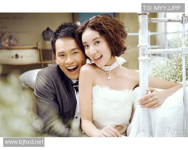 足球明星与女友甜蜜瞬间分享他们的幸福生活与爱情故事