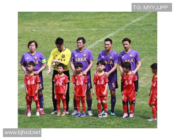 足球明星齐聚一堂送祝福精彩混剪瞬间尽显球场魅力与团结精神